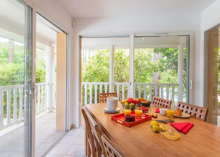 Lagrange - Eden Parc Golf Villa *